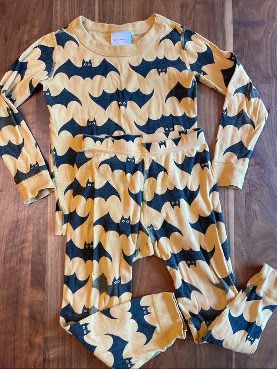 Hanna Andersson Other - Hanna Andersson Yellow and Black Bat Print Pajama Set